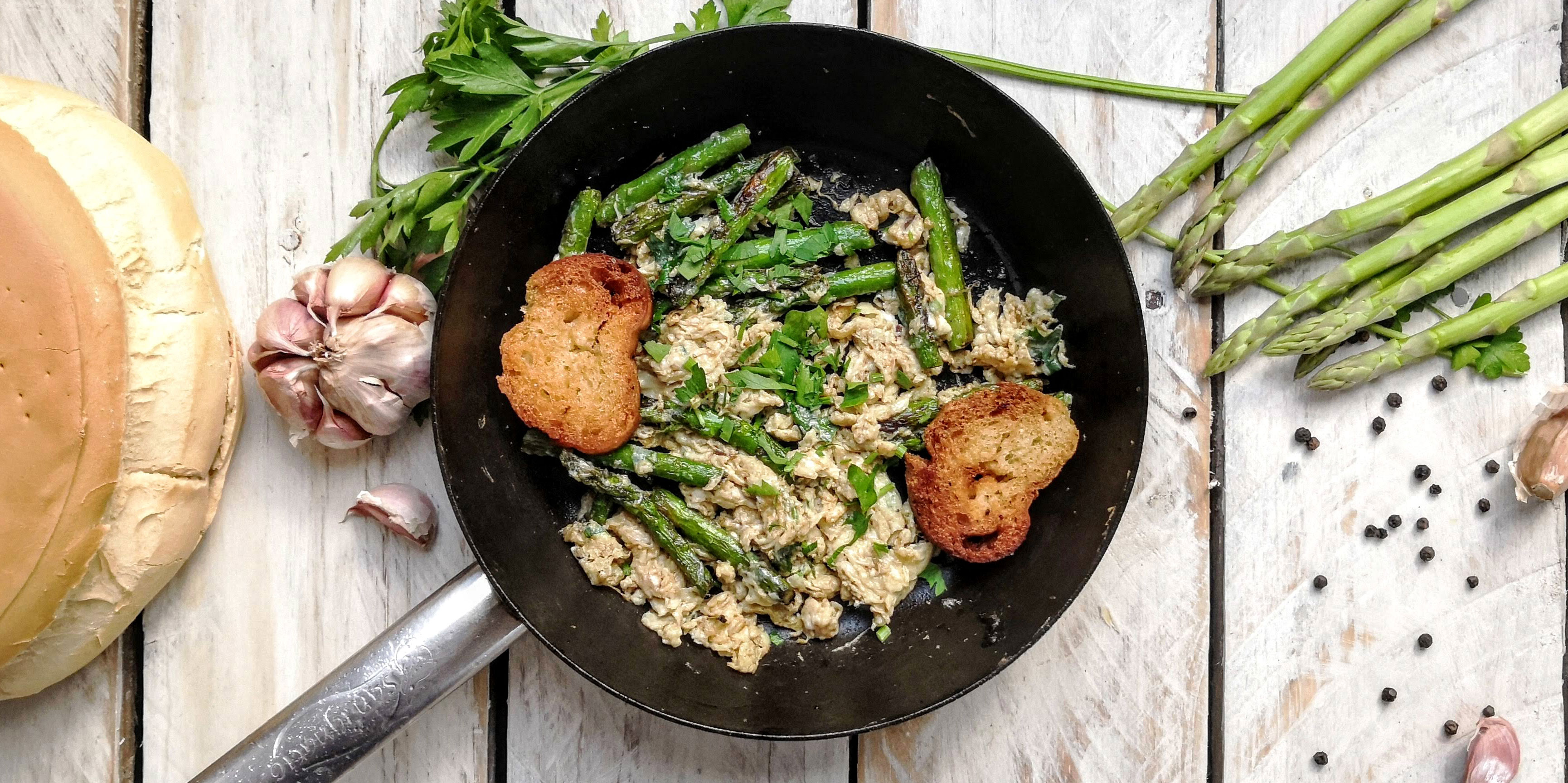 Scrambled eggs with asparagus - Mercado Málaga